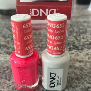 Unopened DND Gel Polish Color: Leechy Peachy